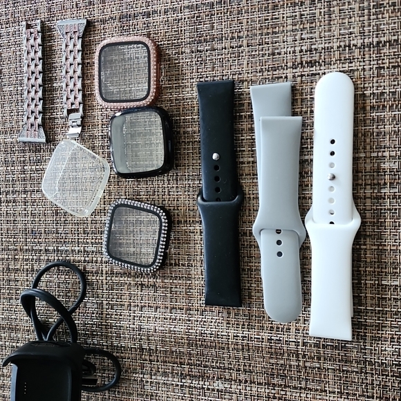 Fit bit versa 2 bundle - Picture 4 of 5